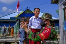 Dapat Masker Gratis, Siswa di Kendari: Terima Kasih, Pak Tentara - JPNN.com