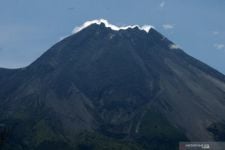 Rabu Pagi, Ada Asap Putih di Puncak Kawah Gunung Merapi, Siaga! - JPNN.com Jogja
