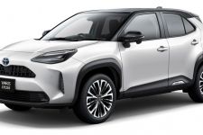 Toyota Yaris Cross HEV Raih Most Worthy Car di Ajang Uzone Choice Award 2024 - JPNN.com