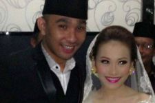 Suami Dekat dengan Model Cantik, Ayu Senyum Saja - JPNN.com