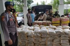 Lombok Tengah Dilanda Banjir, Polda NTB Beri Bantuan - JPNN.com