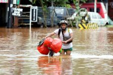 Seharian Diguyur Hujan, Wilayah Kota Bandung Dikepung Banjir  - JPNN.com Jabar