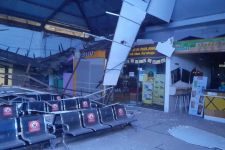 Atap Stasiun Pasar Turi Ambruk, PT KAI Pastikan Tidak Ada Korban - JPNN.com Jatim