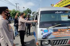 Polda Jawa Timur Ciduk 27 Mobil Travel Gelap Selama Larangan Mudik Lebaran - JPNN.com Jatim