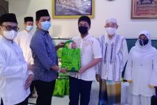 IKA UNJ Bagikan Santunan untuk Duafa dan Yatim - JPNN.com