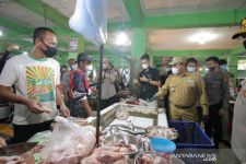 Kapolda Babel Tegur Pedagang dan Pengunjung Pasar Daging Sapi - JPNN.com