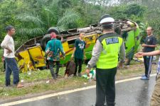 Bus Pengangkut Puluhan Penumpang Terguling di Jalinsum Mesuji, Begini Kondisinya - JPNN.com