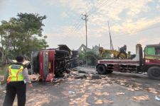 Palang Pintu Kereta Hampir Tertutup, Soleh Nekat Merangsek, Akhirnya.. - JPNN.com Jatim