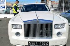 Bea Cukai Sita Rolls-Royce Phantom Kulit Buaya, Siapa yang Punya? - JPNN.com