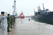 TNI AL Mengawal Pengiriman Bantuan Obat-obatan Covid-19 dari Singapura - JPNN.com
