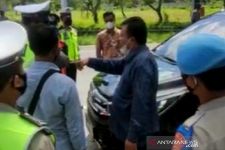 Lihat, Anggota DPRD Diadang Petugas di Pos Penyekatan, Berdebat Sengit, Begini Kejadiannya - JPNN.com