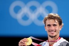 Pukul Petenis ROC, Alexander Zverev Gondol Emas Olimpiade Tokyo - JPNN.com