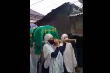 Waduh! Keluar dari Masjid, Keranda Jenazah Digotong Jemaah Perempuan, Begini Alasannya - JPNN.com