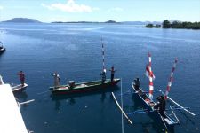 Lihat Para Nelayan Upacara dari Atas Perahu, Keren! - JPNN.com