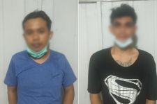 Kolaborasi Oknum Satpol PP dan Pecatan Polisi Ini Jangan Ditiru! - JPNN.com Jatim