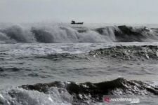 Peringatan BMKG:  Waspadai Pinggir Pantai, Gelombang Setinggi Ini Bakal Terjadi - JPNN.com Sumbar