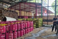 10 Ribu Tabung Gas Elpiji Oplosan Hasil Sitaan di Indramayu Dibawa Polda Jabar ke Bandung - JPNN.com