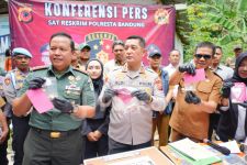 Raup Keuntungan Triliunan Rupiah, 7 Penambang Emas Ilegal di Bandung Dibekuk Polisi - JPNN.com