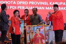 Lihat Banteng Lemu, Bu Mega Singgung Pengincar Jabatan Ketum PDIP - JPNN.com