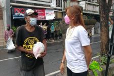 Bikin Trenyuh, Kakek Renta Rela Jalan Berkilo-kilo Demi Nasi Bungkus, JRX: Seperti Zombie - JPNN.com Bali