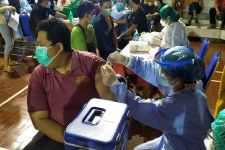 Rasakan Nyeri Usai Suntik Vaksin Dosis Ketiga, Dirut RS Buleleng: Itu Normal! - JPNN.com Bali