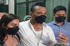 Suntik Vaksin Sinovac di Polda Metro, Jerinx: Ayo Bantu Indonesia Lekas Bangkit! - JPNN.com Bali