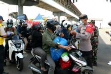 Gagal Lolos Validasi, Puluhan Penumpang di Pelabuhan Padangbai Dipaksa Putar Balik - JPNN.com Bali