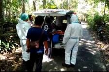 Khawatir Tak Terurus, Si Bayi Pasangan Covid-19 Ikut Isolasi Terpusat di SKB Jasri  - JPNN.com Bali