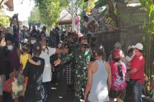 Aksi Bagi-bagi Paket Sembako Dibubarkan Tim Cakra, Terungkap Sosok Dokter Caput - JPNN.com Bali