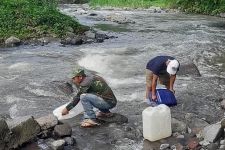 Karangasem Krisis Air: Warga Sidemen Dua Bulan Andalkan Air Sungai untuk Bertahan Hidup - JPNN.com Bali