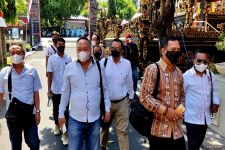TNI Pukul Warga Dianggap Tidak Logis, Pasek: Orang Kecil Mana Berani Lawan Aparat Berbaju Loreng - JPNN.com Bali