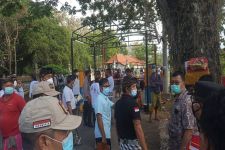 Jalan Masuk Desa Dipasang Portal Karcis, Warga Serangan Denpasar Turun ke Jalan - JPNN.com Bali