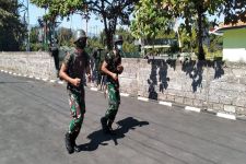 Sanksi Prajurit TNI AD Pemukul Warga Sidatapa: Lari Bawa Tas Ransel Hingga Bersih-bersih Kantor - JPNN.com Bali