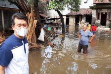 Hujan Rendam Ratusan Rumah Warga Klungkung, Ini Perintah Bupati Suwirta ke PUPR - JPNN.com Bali