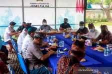 Bupati Tamba: Jembrana Siap PTM Senin Depan, Ingatkan Sterilisasi Sekolah Tempat Isoter - JPNN.com Bali