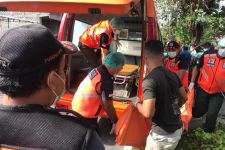 Tabrak Mobil Parkir, Mayat Pemotor Tanpa Identitas Hanyut ke Sungai, Ini Ciri-cirinya - JPNN.com Bali