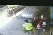 Pencuri Spesialis Tabung Gas Bikin Resah Warga Pedungan Denpasar, Aksi Pelaku Terekam CCTV - JPNN.com Bali