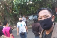 Pedagang Pasar Syok Temukan Pria Paro Baya Tewas Gantung Diri di Pinggir Jalan - JPNN.com Bali