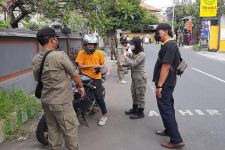 Kota Denpasar Pasang Target Zona Hijau, Lihat Aksi Pol PP Beraksi - JPNN.com Bali