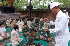 Korem Wira Satya Rayakan HUT TNI ke-76 dengan Doa Bersama, Sebegini Khusyuknya - JPNN.com Bali