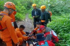 Pendaki Puncak Mangu Cedera saat Turun Gunung, Proses Evakuasi Korban Berjam-jam - JPNN.com Bali