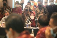 Mensos Tri Rismaharini Geram Dana Bansos untuk Bali Mangkrak Hingga Rp450 Miliar - JPNN.com Bali