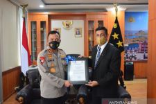 PM Timor Leste Ganjar Penghargaan Kapolda NTT Irjen Lotharia Latif, Ternyata Karena Ini - JPNN.com Bali