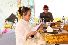 Sukmawati Berurai Air Mata saat Ucap Janji Jadi Pemeluk Agama Hindu, Begini Suasananya - JPNN.com Bali