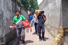 Puting Beliung Terjang Ampenan Mataram NTB, Tiga Rumah Warga Rusak - JPNN.com Bali