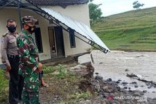 Bupati Tamba Janjikan Segera Bangun Jembatan Setelah Putus Diterjang Banjir - JPNN.com Bali