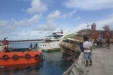 KM Cantika Korban Badai Seroja Berhasil Dievakuasi, Pelabuhan Seba NTT Kembali Normal - JPNN.com Bali