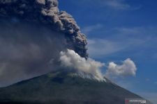 Gunung Iii Lewotolok Lembata NTT Erupsi Terus Menerus, Lahar Dingin Ancam Warga - JPNN.com Bali