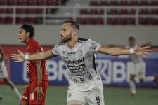 Gol Spaso Bungkam Persija, Aksi Nadeo Tepis Penalti Simic Berkelas - JPNN.com Bali