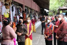 Pedagang Pasar Seni Sukawati Curhat ke Wapres Ma'ruf Amin Omzet Anjlok, Nihil Hasil Jualan - JPNN.com Bali